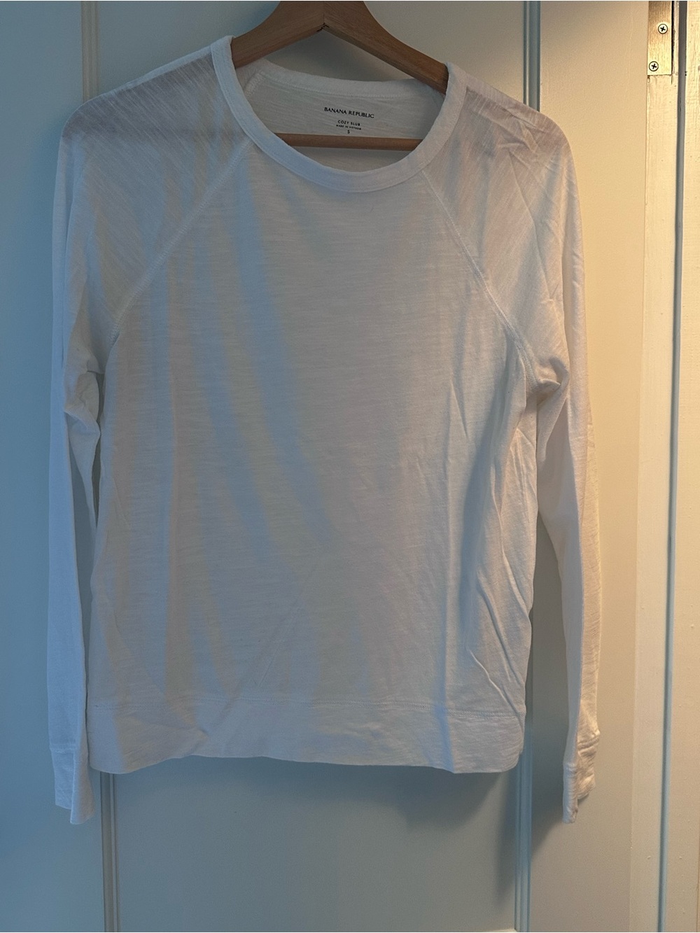 Banana Republic White Long-Sleeve Crewneck Tee
